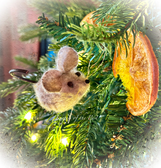 Primitive Clip On White Mouse